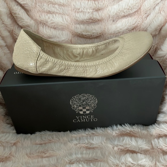 Vince Camuto flats 9M - Picture 1 of 4
